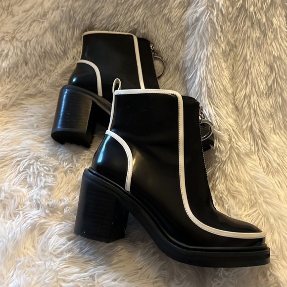 Shelley's of London for Free People. Patent leather mod, retro, boho. 70's vibe. - Picture 3 of 7